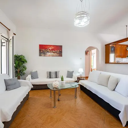 Kallithea House Corfu - Courtyard & Days