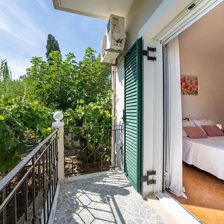 Apartment Kallithea House Corfu - Courtyard & Days