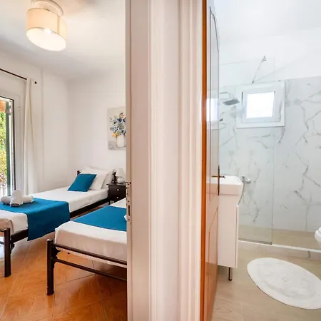 Kallithea House Corfu - Courtyard & Days