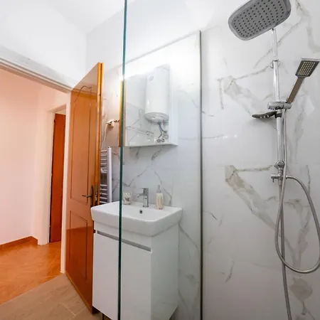 Kallithea House Corfu - Courtyard & Days Gouvia